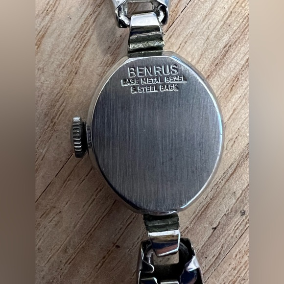Benrus Ladies Watch Vintage Mechanical Winding 17 Jewels Stainless Watch - Picture 7 of 11